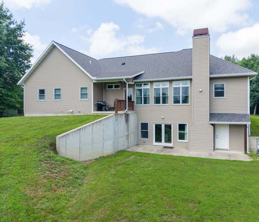 Image 24 of property listing at 6368 E Tonti Road, Salem, IL 62881