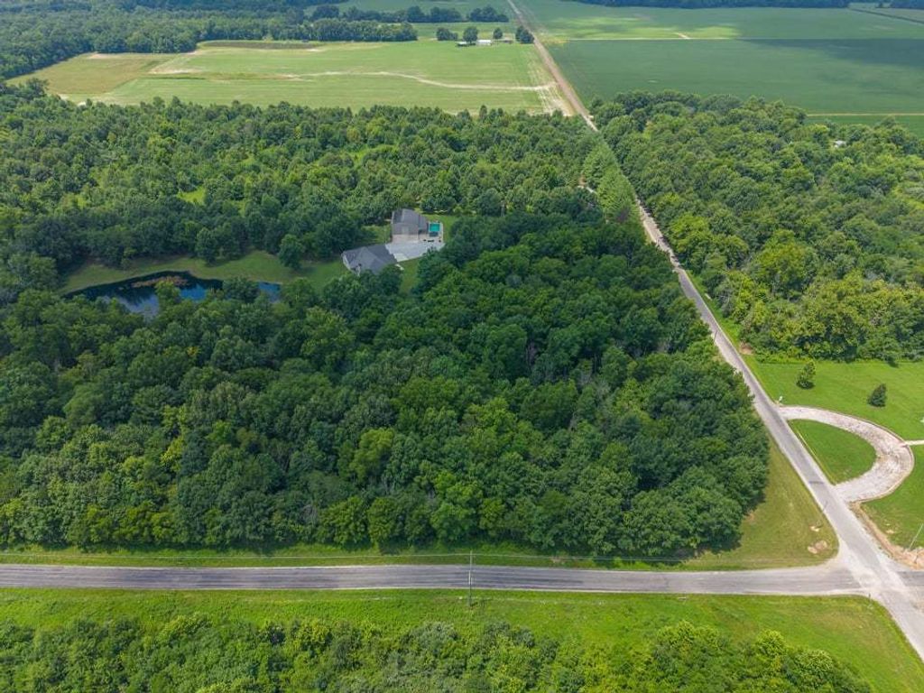 Image 28 of property listing at 6368 E Tonti Road, Salem, IL 62881