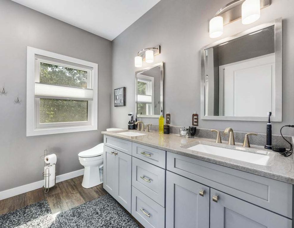 Image 9 of property listing at 6368 E Tonti Road, Salem, IL 62881