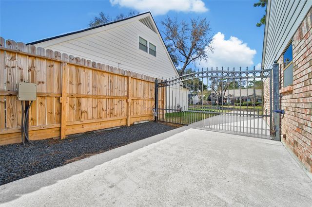 1119 Cheshire Lane, Houston, TX 77018