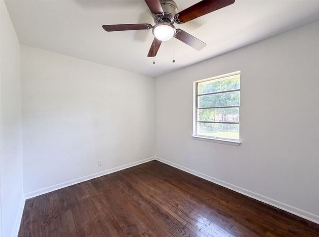 1213 S Ridgeway Drive, Cleburne, TX 76033