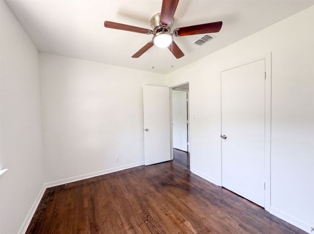1213 S Ridgeway Drive, Cleburne, TX 76033