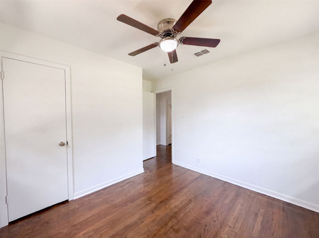 1213 S Ridgeway Drive, Cleburne, TX 76033