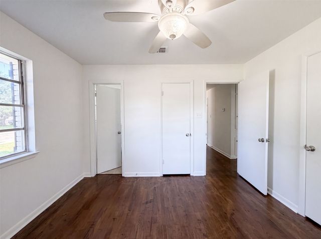 1213 S Ridgeway Drive, Cleburne, TX 76033