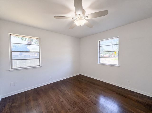 1213 S Ridgeway Drive, Cleburne, TX 76033