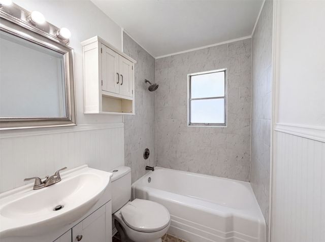 1213 S Ridgeway Drive, Cleburne, TX 76033