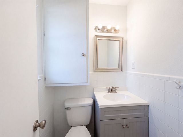1213 S Ridgeway Drive, Cleburne, TX 76033