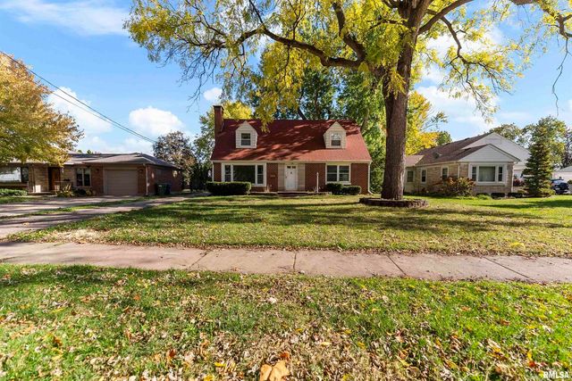 1115 N 4TH Street, Clinton, IA 52732