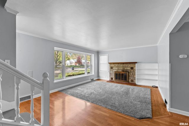 1115 N 4TH Street, Clinton, IA 52732