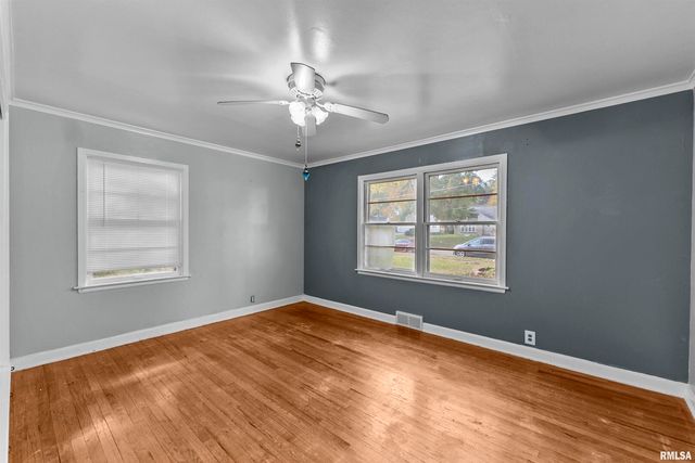 1115 N 4TH Street, Clinton, IA 52732