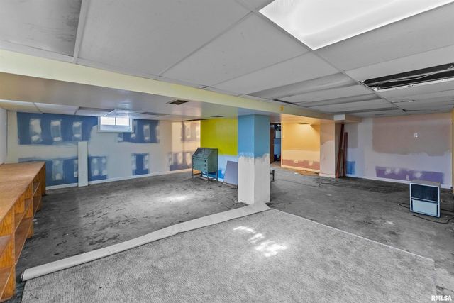 1115 N 4TH Street, Clinton, IA 52732