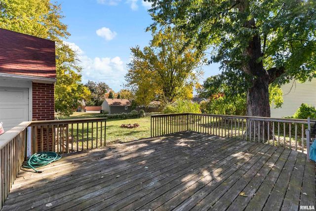 1115 N 4TH Street, Clinton, IA 52732