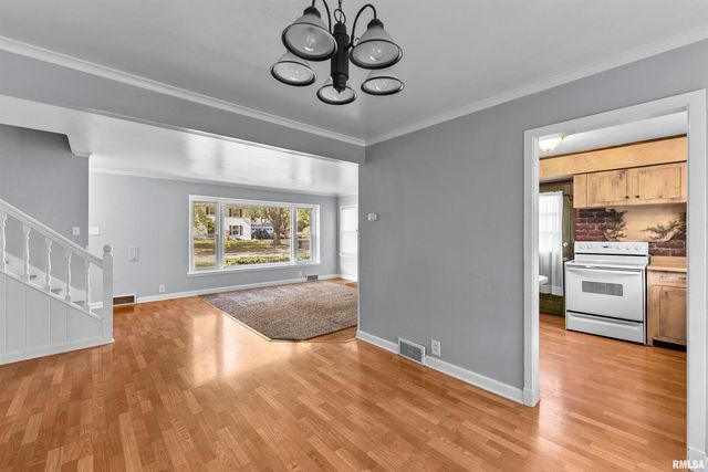 1115 N 4TH Street, Clinton, IA 52732