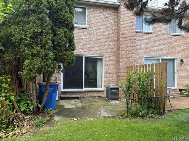 14804 El Dorado Terrace 22, Warren, MI 48088
