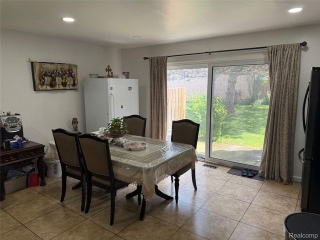 14804 El Dorado Terrace 22, Warren, MI 48088