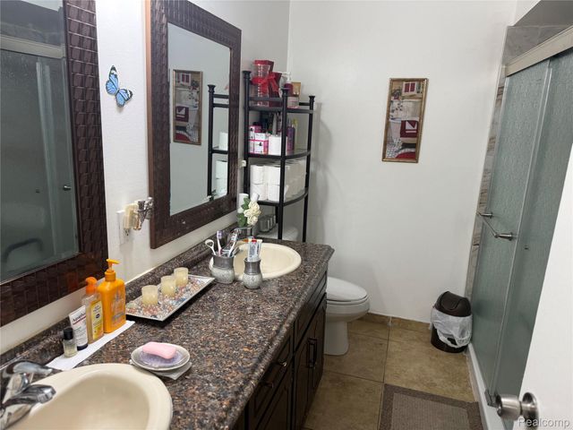 14804 El Dorado Terrace 22, Warren, MI 48088