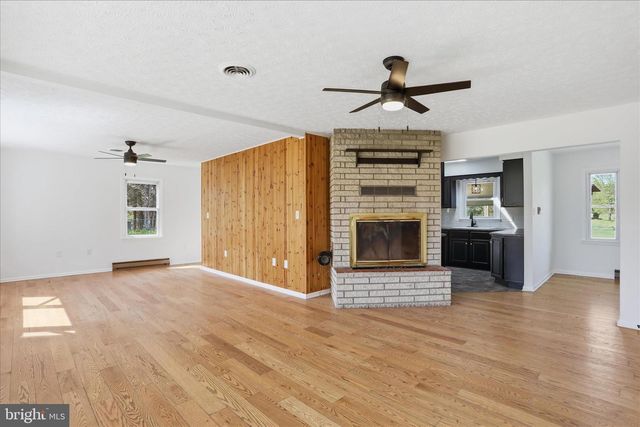55 HIGHLAND RIDGE RD, Berkeley Springs, WV 25411