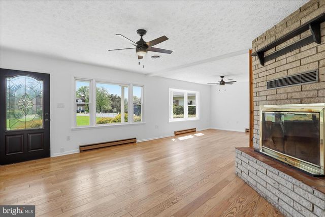 55 HIGHLAND RIDGE RD, Berkeley Springs, WV 25411