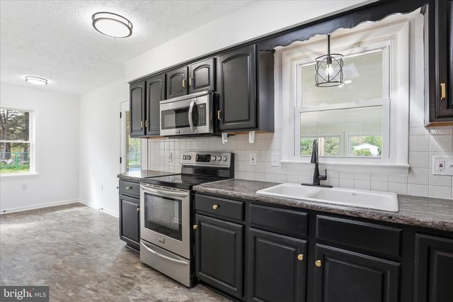 55 HIGHLAND RIDGE RD, Berkeley Springs, WV 25411