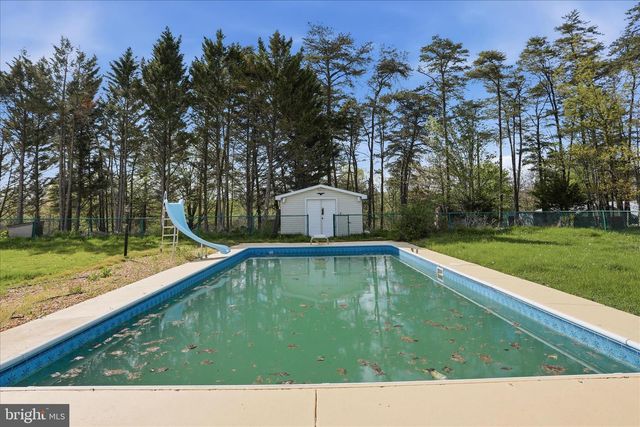55 HIGHLAND RIDGE RD, Berkeley Springs, WV 25411