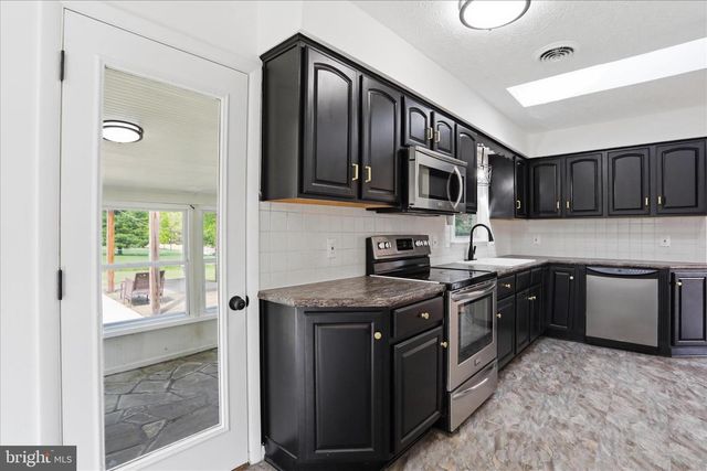 55 HIGHLAND RIDGE RD, Berkeley Springs, WV 25411