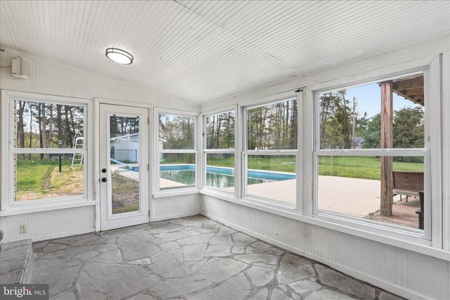 55 HIGHLAND RIDGE RD, Berkeley Springs, WV 25411