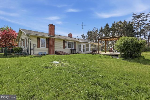 55 HIGHLAND RIDGE RD, Berkeley Springs, WV 25411
