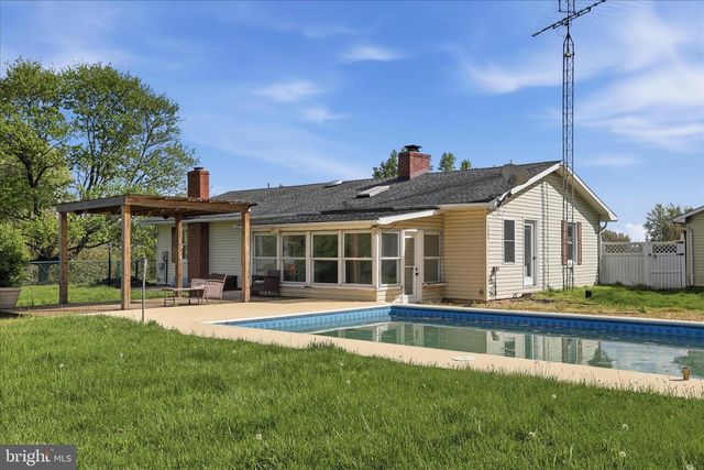 55 HIGHLAND RIDGE RD, Berkeley Springs, WV 25411