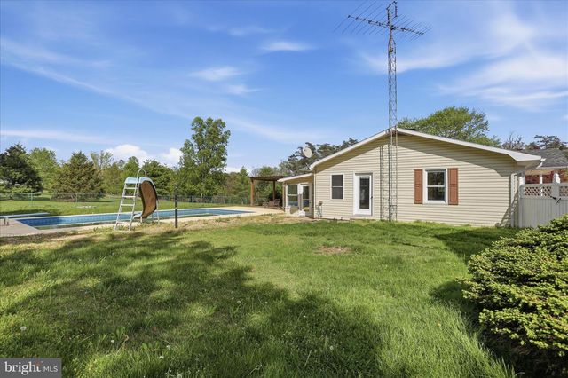 55 HIGHLAND RIDGE RD, Berkeley Springs, WV 25411