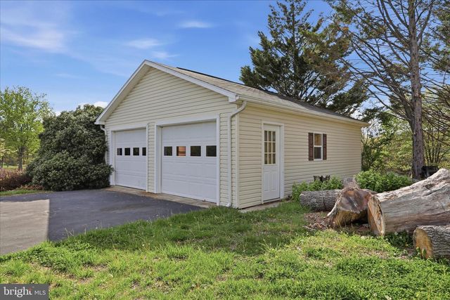 55 HIGHLAND RIDGE RD, Berkeley Springs, WV 25411