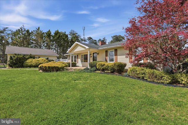 55 HIGHLAND RIDGE RD, Berkeley Springs, WV 25411
