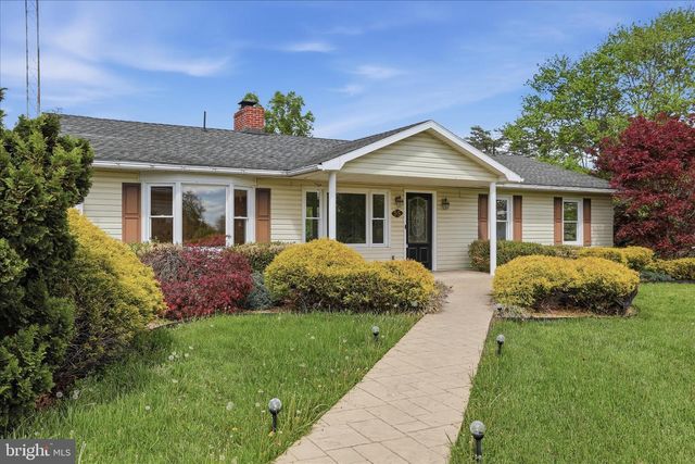 55 HIGHLAND RIDGE RD, Berkeley Springs, WV 25411