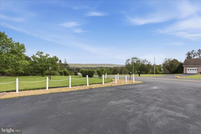55 HIGHLAND RIDGE RD, Berkeley Springs, WV 25411