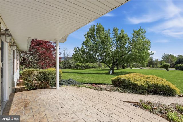 55 HIGHLAND RIDGE RD, Berkeley Springs, WV 25411