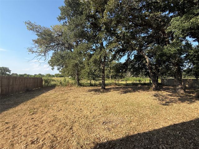 129 Towering Oaks, Tool, TX 75143