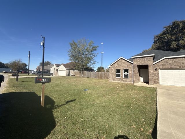 129 Towering Oaks, Tool, TX 75143