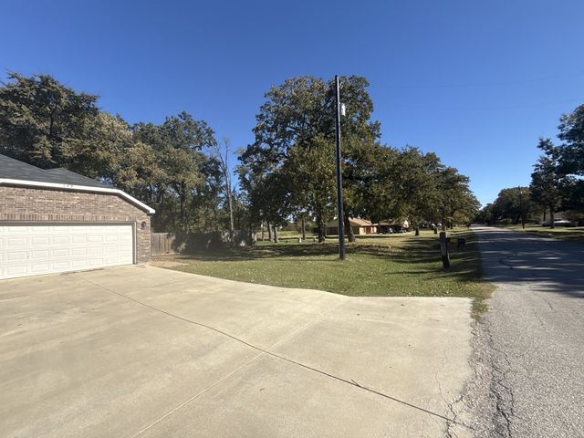 129 Towering Oaks, Tool, TX 75143