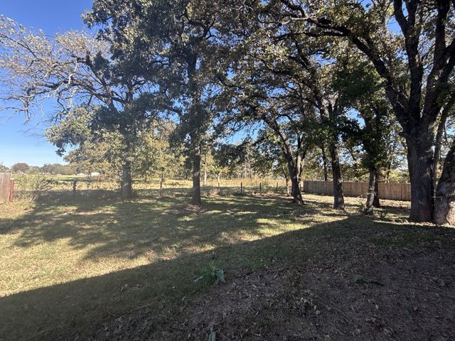 129 Towering Oaks, Tool, TX 75143