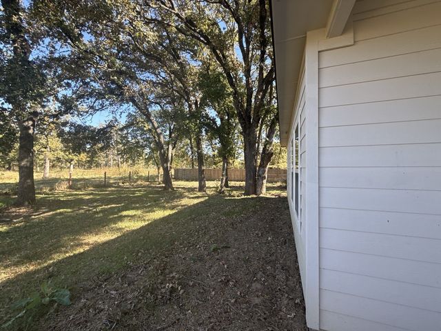 129 Towering Oaks, Tool, TX 75143