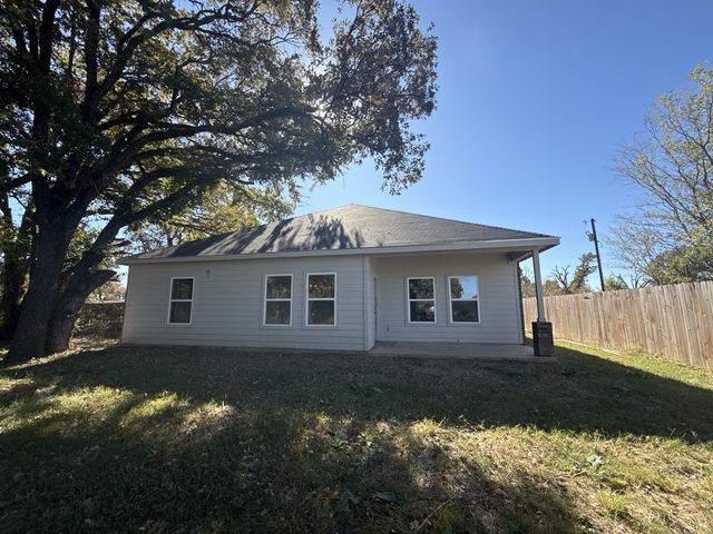129 Towering Oaks, Tool, TX 75143