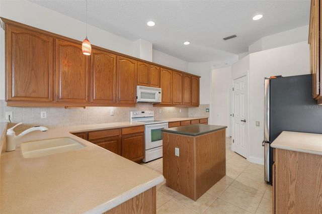 10 HERON DRIVE, Palm Coast, FL 32137