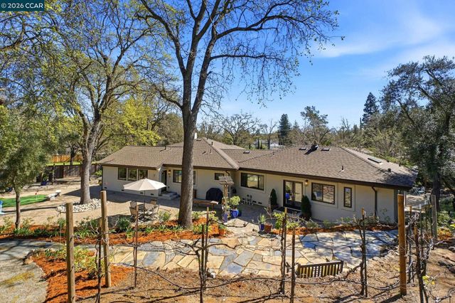 8 Simo Street, Alamo, CA 94507