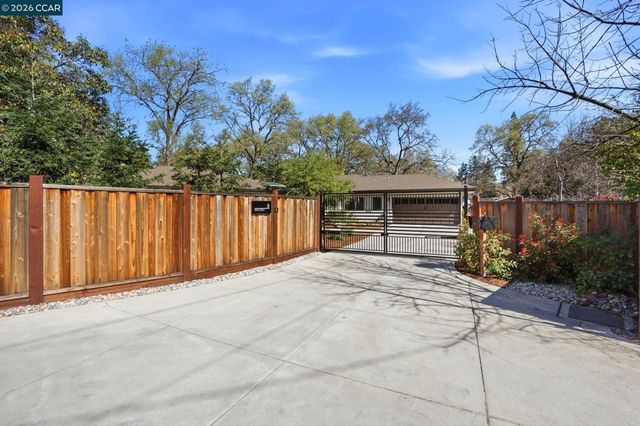 8 Simo Street, Alamo, CA 94507