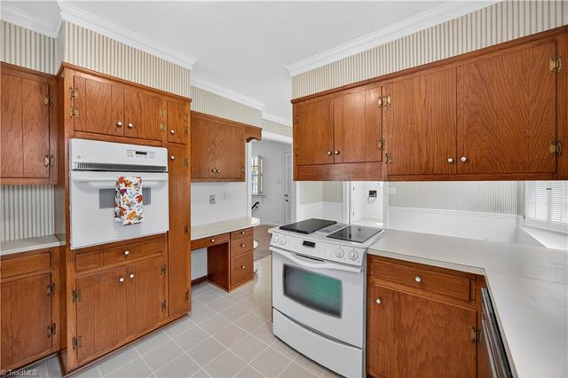 818 Colonial Drive, Burlington, NC 27215