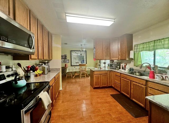 206 Loesch DR, Elgin, TX 78621