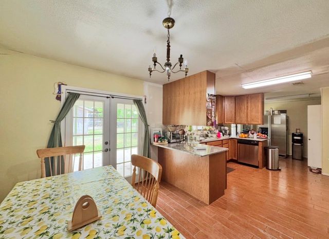 206 Loesch DR, Elgin, TX 78621
