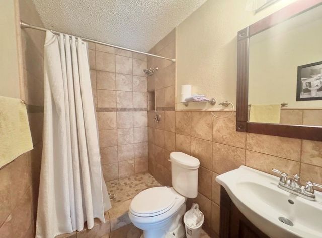 206 Loesch DR, Elgin, TX 78621