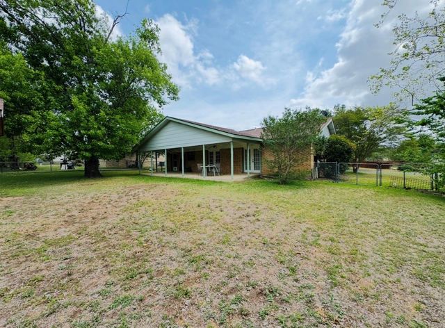 206 Loesch DR, Elgin, TX 78621