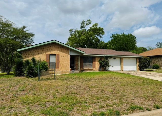 206 Loesch DR, Elgin, TX 78621