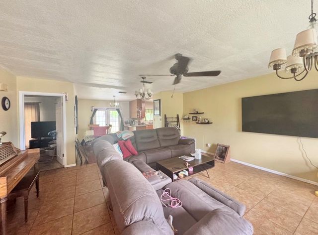 206 Loesch DR, Elgin, TX 78621
